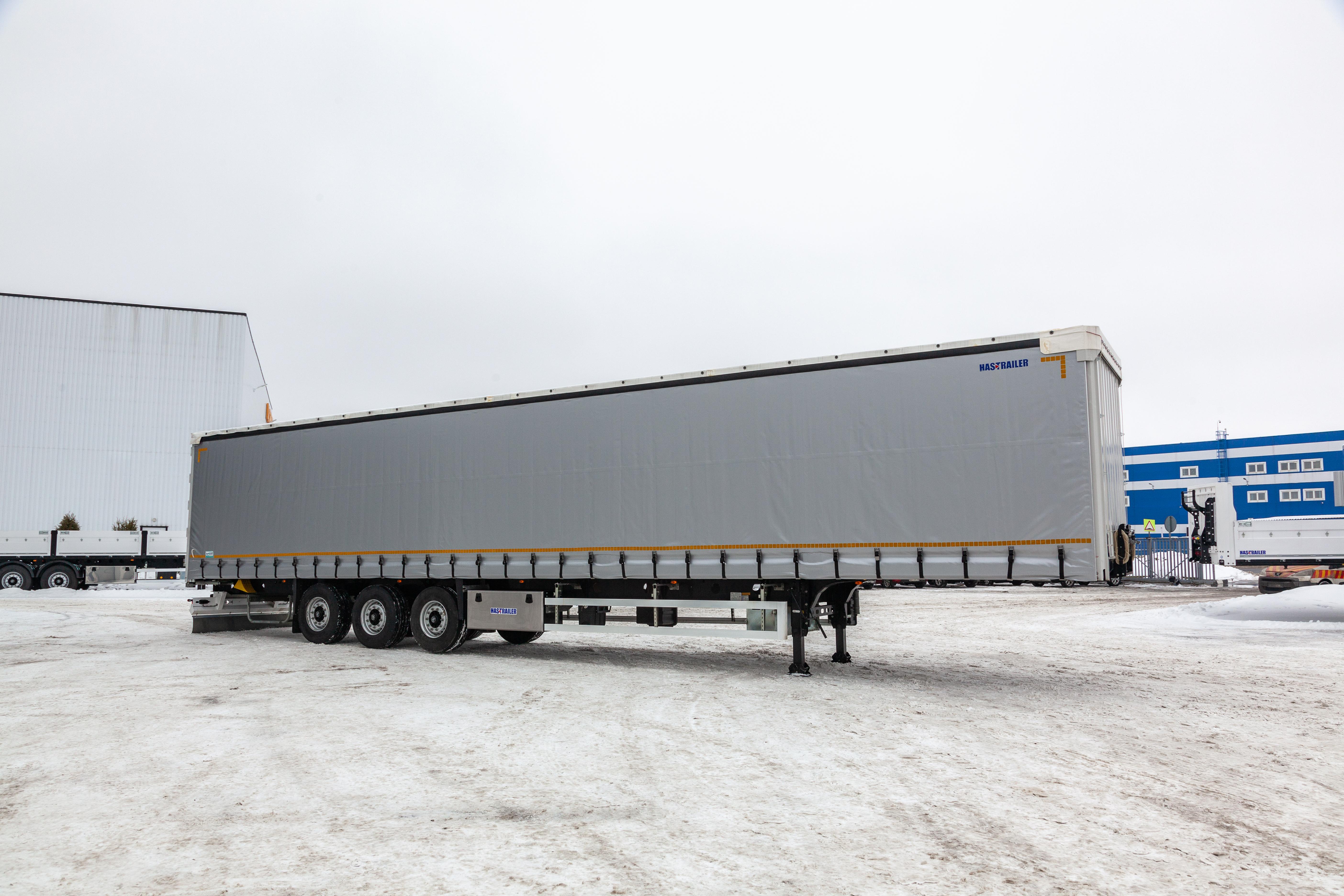 Шторный полуприцеп Hastrailer Hasliner 16,5м (110 м2) без бортов, 3 оси