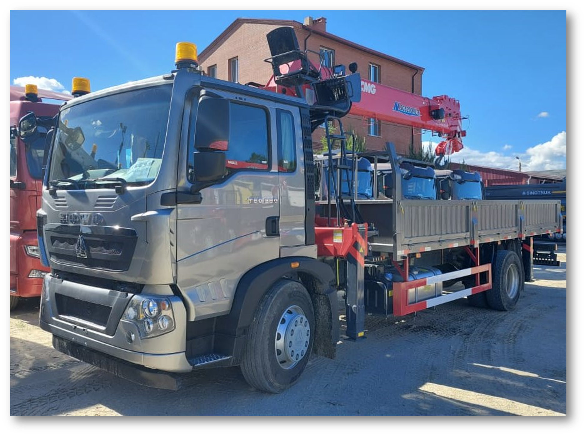 Манипулятор HOWO с КМУ XCMG SQS200Ru-6 (8 т)