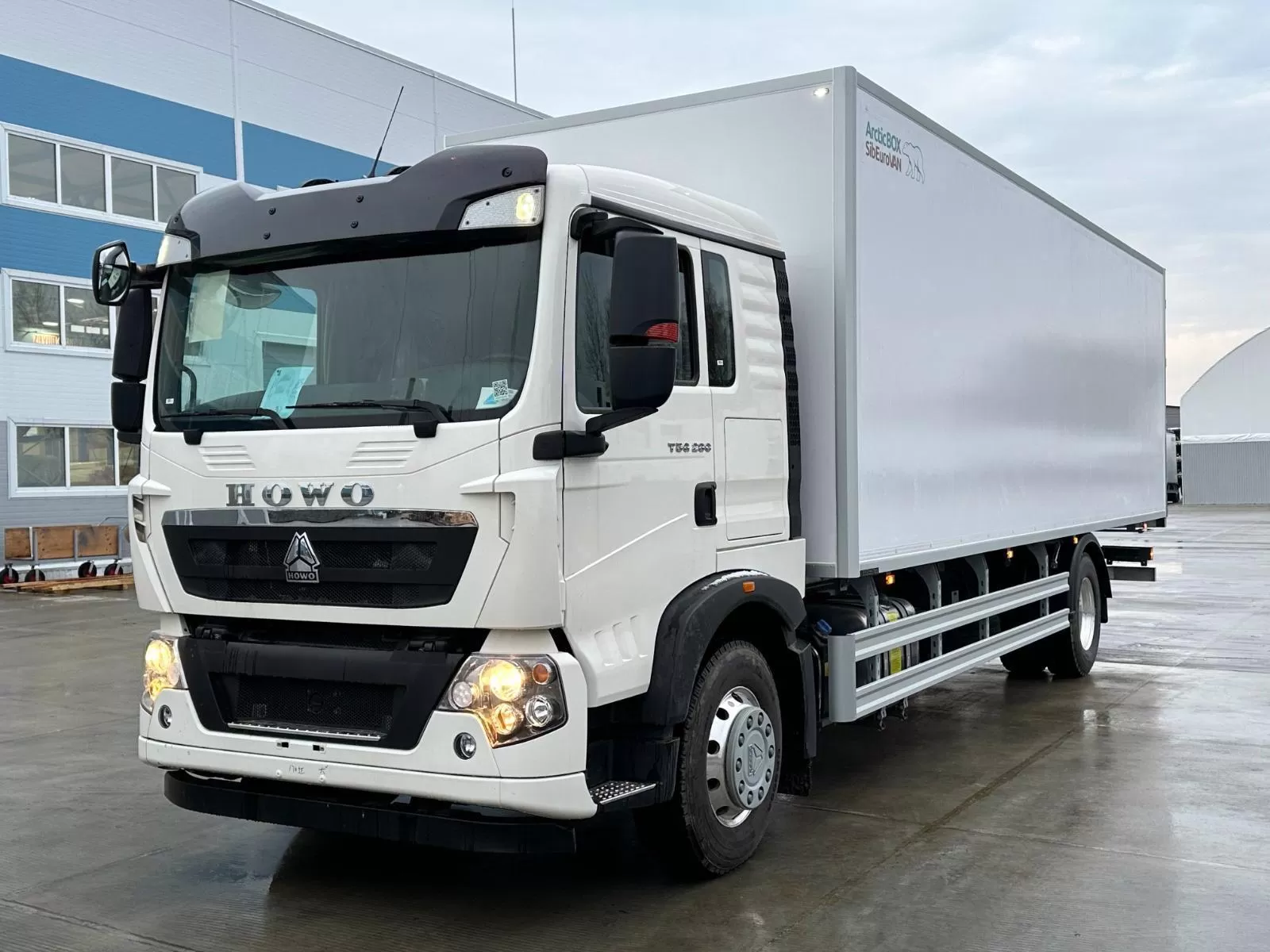 Изотермический фургон СибЕвроВэн на шасси HOWO T5G 4x2 МКПП 7600